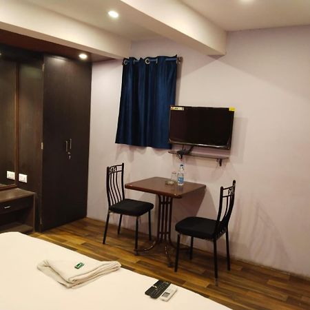 Hotel Ucs Καλκούτα Εξωτερικό φωτογραφία