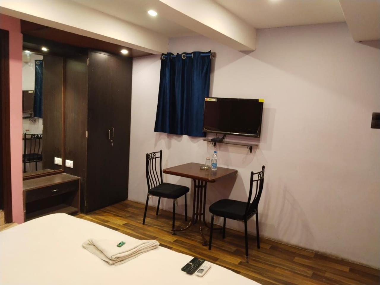 Hotel Ucs Καλκούτα Εξωτερικό φωτογραφία
