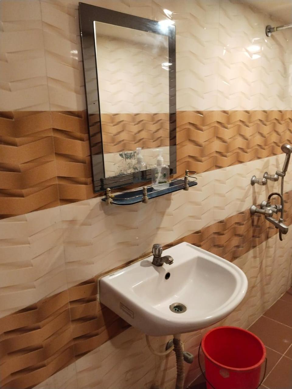 Hotel Ucs Καλκούτα Εξωτερικό φωτογραφία
