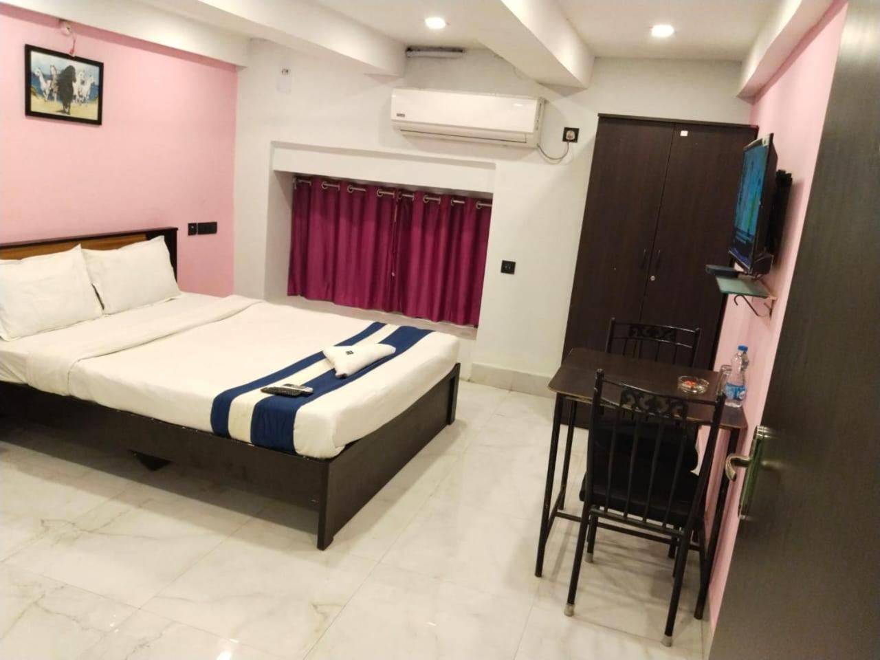 Hotel Ucs Καλκούτα Εξωτερικό φωτογραφία