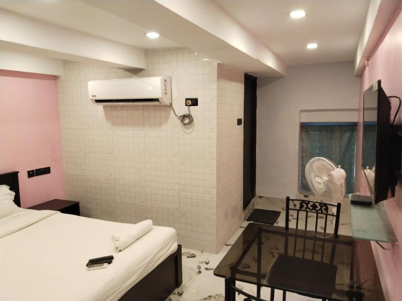 Hotel Ucs Καλκούτα Εξωτερικό φωτογραφία