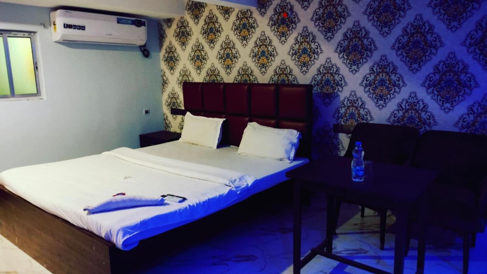 Hotel Ucs Καλκούτα Εξωτερικό φωτογραφία
