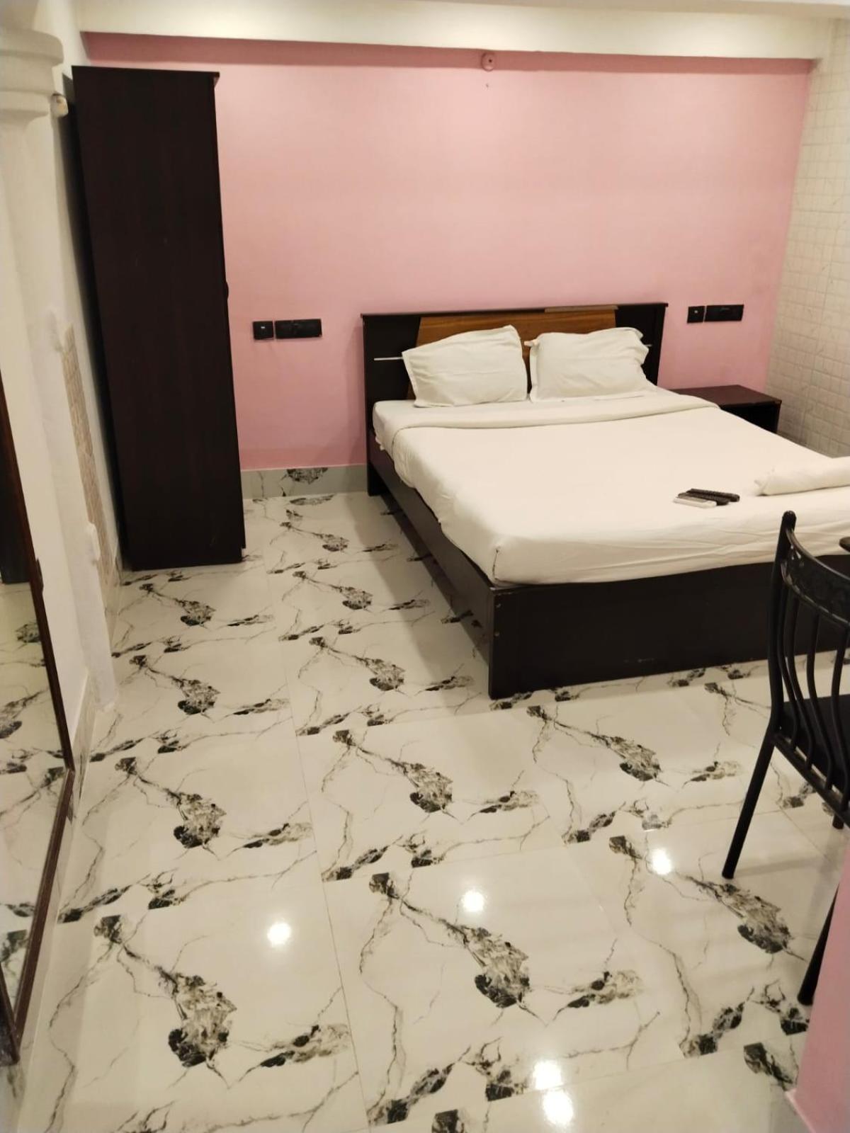 Hotel Ucs Καλκούτα Εξωτερικό φωτογραφία